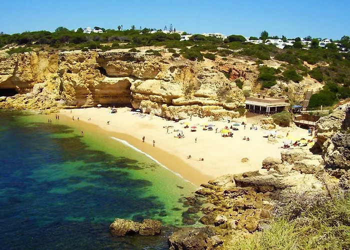 Apartment Coelha Beach - Pool - Free Wi-Fi - Air Con